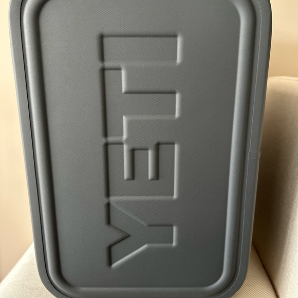 Yeti Navy Blue Yeti Hopper Flip 18 Cooler Bag With Lexus logo - Picture 5 of 10